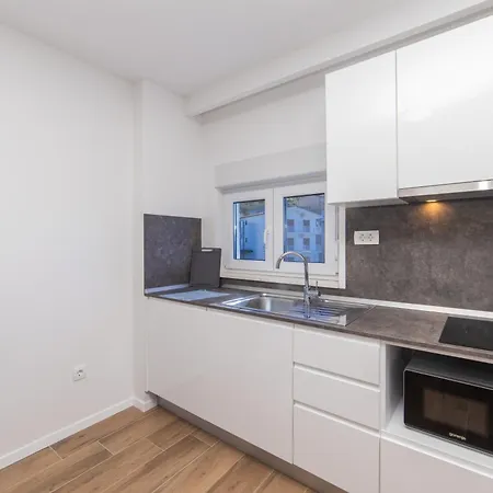 Inamore Apart-hotel Gradac (Split-Dalmatia)