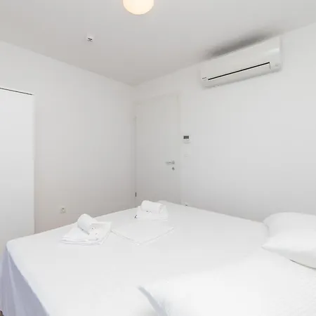 Inamore * Gradac (Split-Dalmatia)