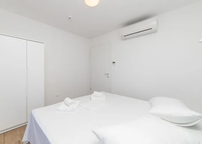 Inamore * Gradac (Split-Dalmatia)