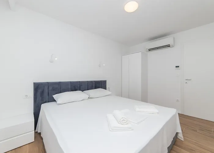 Inamore * Gradac (Split-Dalmatia)