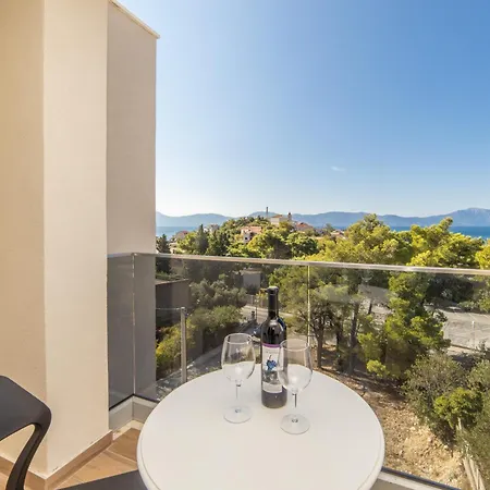 Inamore * Gradac (Split-Dalmatia)