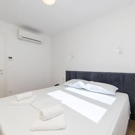 Inamore Apart Otel Gradac (Split-Dalmatia)