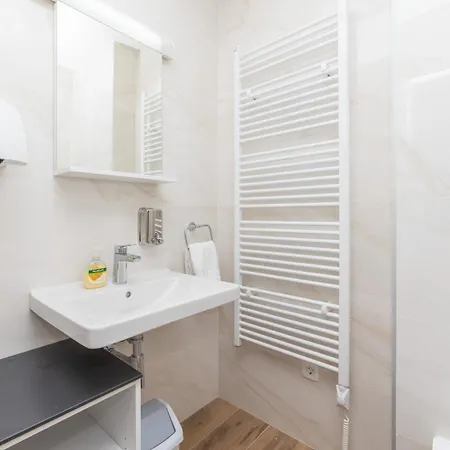 Inamore Apart Otel Gradac (Split-Dalmatia)