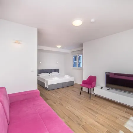 Apart Otel Inamore Gradac (Split-Dalmatia)