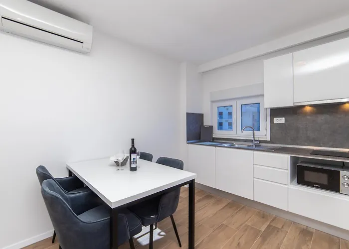 Aparthotel Inamore Gradac (Split-Dalmatia)